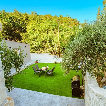 Kares Dream House بيت للعطل