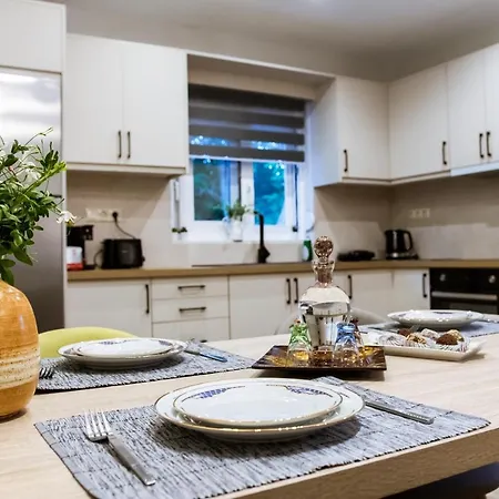 Kares Dream House خانيا